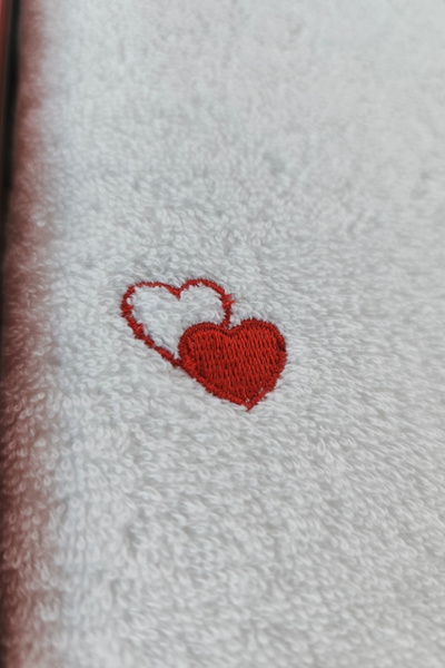 Sevim Набір бамбукових рушників для ванної кімнати з вишитим серцем, 2 шт. - М'які та стильні - Набір рушників для весілля, 2 шт. - Tivoli