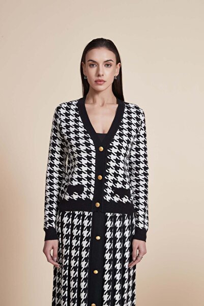 Yola كارديجان بأكمام طويلة ورقبة على شكل حرف V وأزرار أمامية