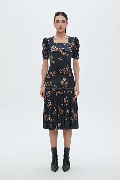 Nichii Midi Dress with Half Sleeves and Square Neck