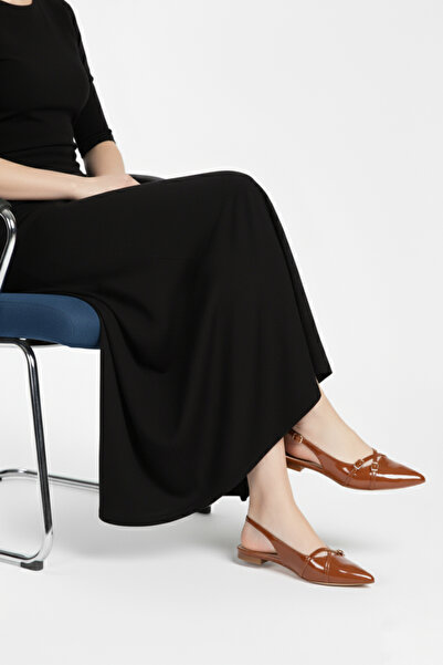 Extra Shoes İstanbul حذاء باليرينا نسائي من الجلد اللامع بلون أسمر مع تفاصيل شريطية