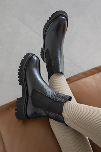STRASWANS Matty Women's Rubber Detail Genuine Leather Boots Black