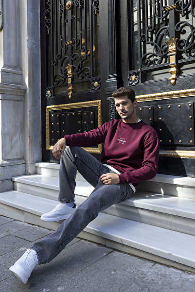 JB John Borners سويت شيرت رجالي برقبة دائرية مطبوع عليه 3 خيوط من جون بورنرز ...