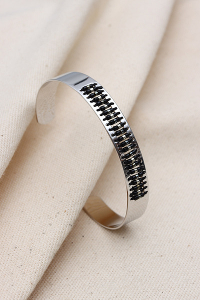 LA PERRY ACCESSORIES Sand Beaded Iridescent Silver Steel Bracelet