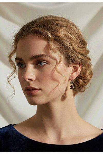 Süspüs Accessories TAŞ DETAYLI SALLANTILI KADIN OTANTİK KÜPE