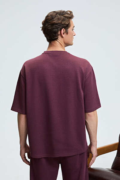 GRIMELANGE BARNABY Ανδρικό σετ με στρογγυλή λαιμόκοψη με λεπτομέρεια με αυτοκόλλητο στολισμένο στο κάτω μέρος του παντελονιού και της μανίκιας σε μπορντό χρώμα