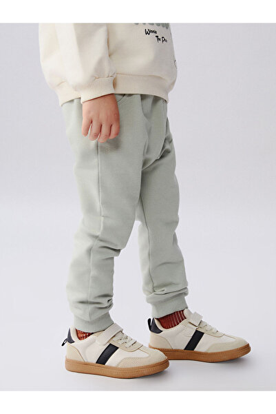 LC Waikiki Shining Store'dan Işıltılı Seçimler | Bağcık ve Cırt Cırtlı Erkek Bebek Spor Ayakkabı