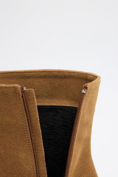 LUTVELIZADE Bot 2514 - Sivri Burun Önden Dikişli Taba Süet Kadın Bot