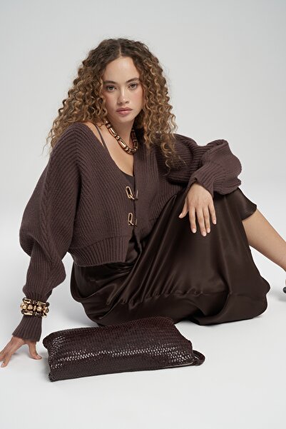 MAI STUDIOS CO. Κοντή πλεκτή ζακέτα Luna με μεταλλική λεπτομέρεια σε καφέ χρώμα