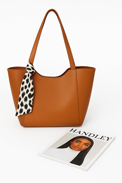 Handley Τσάντα ώμου μεγάλης χωρητικότητας με λεπτομέρεια από φουλάρι