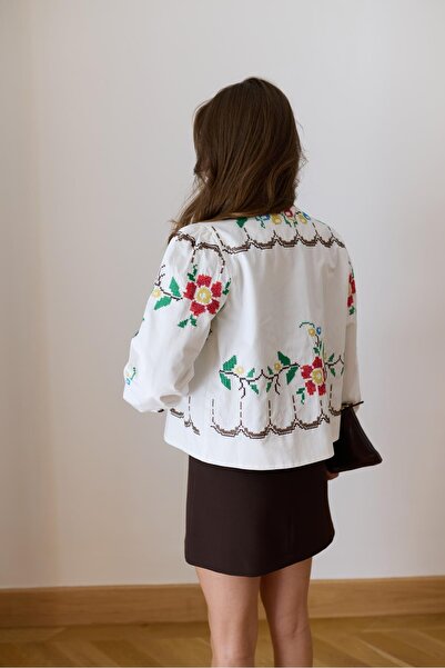 QİMYA BUTİK KEYYMOD Γυναικείο κομψό κοντό μπουφάν με κέντημα