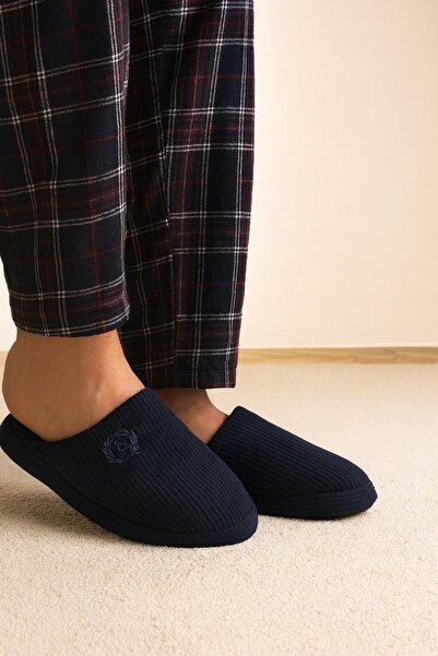 MODAONN Unisex Embroidered Velvet Corduroy Pattern Comfortable Soft Sole Fur Inside Slippers