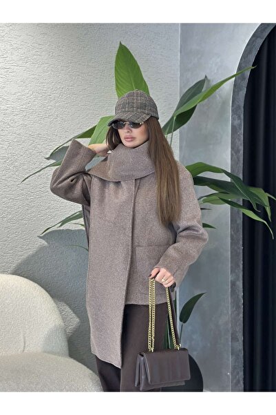 By Merve Darende Kaşe Çıkarılabilir Atkı Detaylı Mont