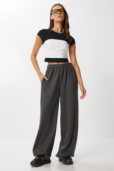 Lovelyİstanbul بنطلون رياضي محبوك بقصة برميلية مع سدادة LUB0254 FUME