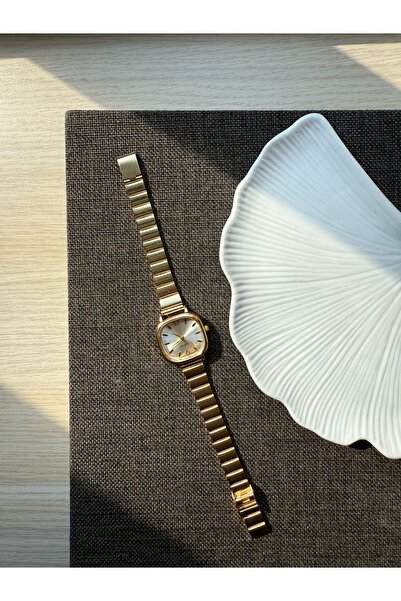 rubsey ساعة يد نسائية كلاسيكية بتصميم معدني بسيط وسلسلة ذهبية