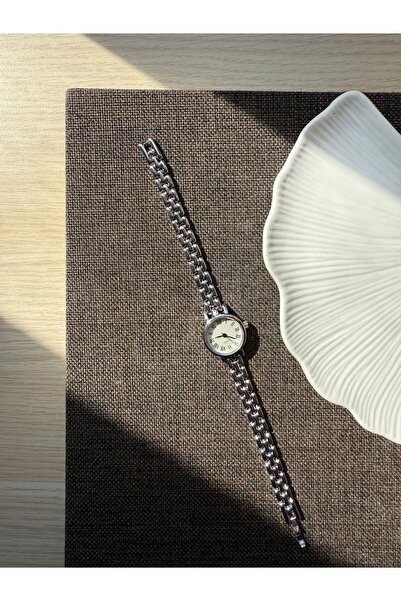 rubsey ساعة يد نسائية كلاسيكية بتصميم ريترو مينيمال بحبل مطرز فضي