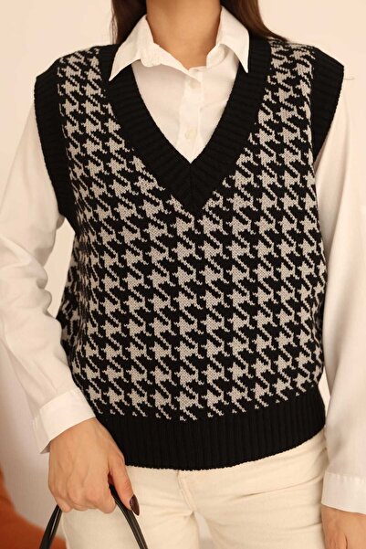 winter club Swc Women's Crow's Feet V-Neck Sweater