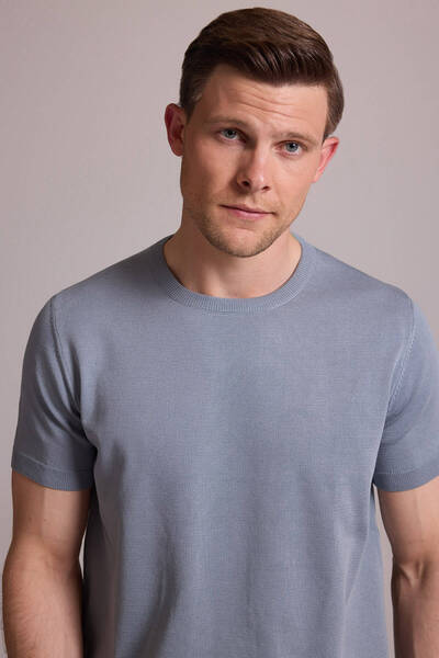 Ysf تي شيرت رجالي أزرق اللون ذو قصة عادية وياقة دائرية من التريكو