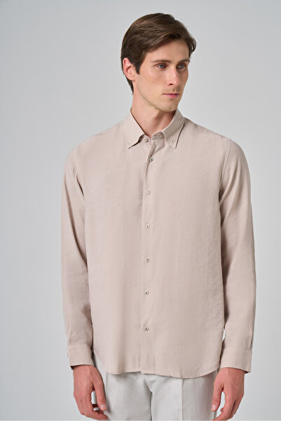 Morven Чоловіча сорочка бежевого кольору з прямим кроєм, динамічним кроєм та ґудзиковим коміром