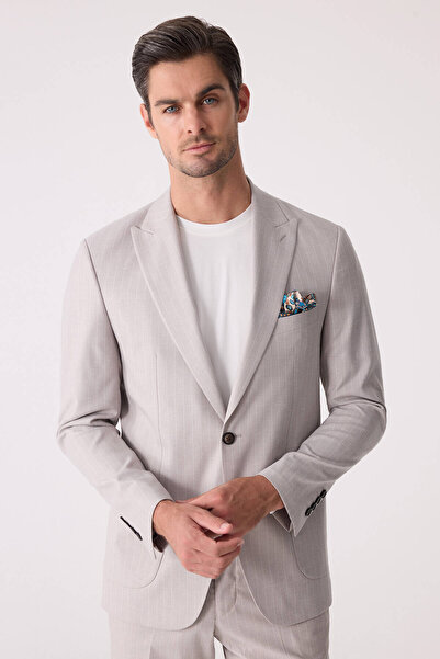 Ysf بدلة رجالية بيج بقصة ضيقة مع جيب على شكل حقيبة وبنطلون جوجر وياقة مدببة