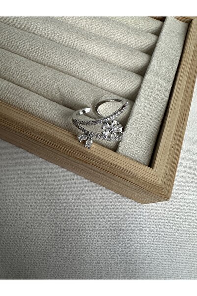 ringbox خاتم على شكل زهرة البرسيم من الحجر الفضي اللون