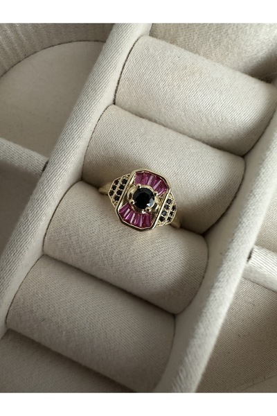 ringbox Fuchsia Stone Focus Pinky Ring