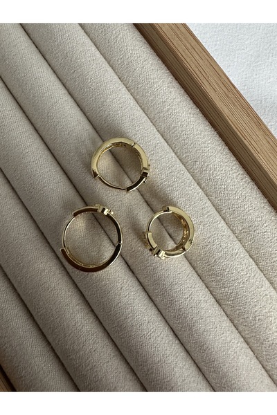 ringbox طقم أقراط ذهبية من ثلاث قطع على شكل ورقة البرسيم