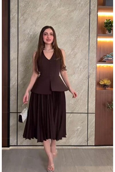 Riva Elegant brown pleated dress