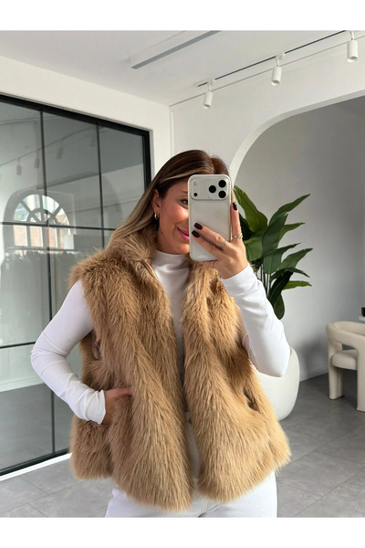 KÜBRA SÖYLEMEZ BOUTİQUE Camel Zippered Fur Vest