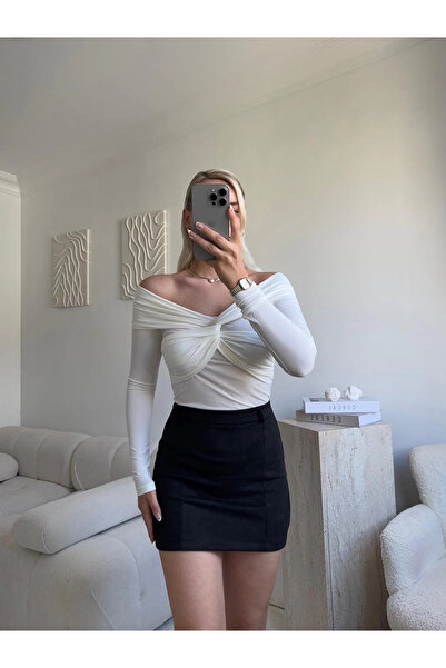 Zora Butik Önü Drapeli Madonna Bluz - BEYAZ