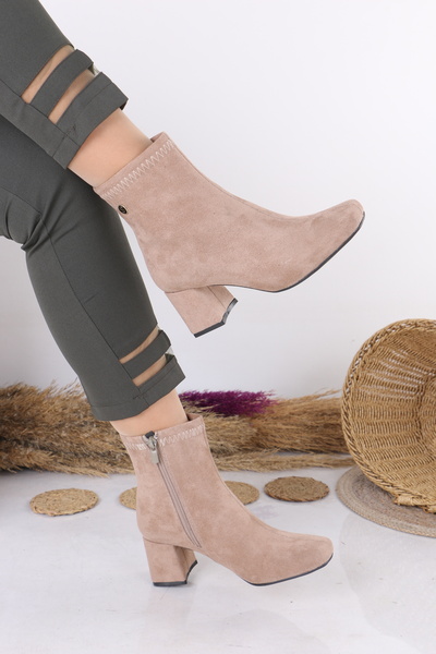 Weynes Γυναικείες μπότες με τακούνι με πάχος 6 εκατοστών σε μπεζ σουέντ μονόχρωμο WSB1136