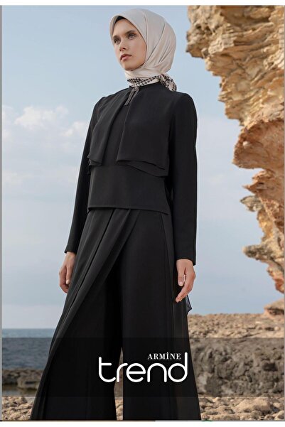 Armine Blouse with Collar and Bronchial Texture, Paired with Mesh Pants.