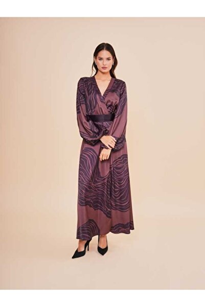 SERPİL Kadın Desenli Uzun Elbise – V Yaka, Yırtmaç Detaylı Şık Tasarım 50955