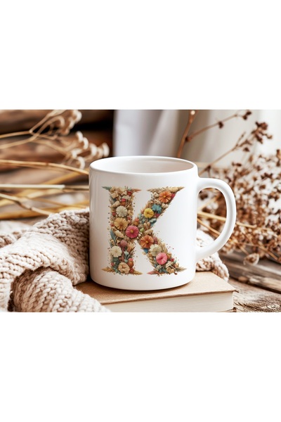 Beramussa كوب مزخرف بحرف K - كوب مزين بالزهور الطبيعية مع حروف الأبجدية - فكر...