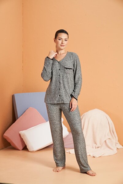 PJS Γυναικείο σετ πιτζάμες με μακρυμάνικο κουμπιά με λαιμόκοψη σε σχήμα V από μαλακό ύφασμα βισκόζης