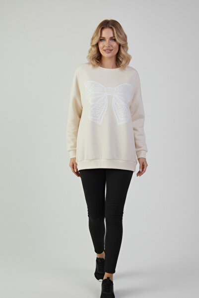 KOZİA OUTDOORS سويت شيرت نسائي كبير الحجم منقوش بشريط من الدانتيل الأبيض