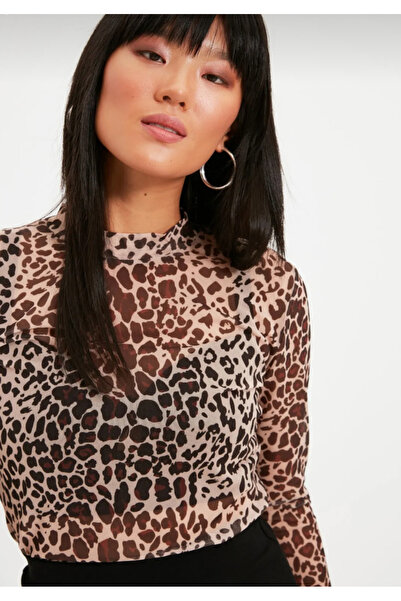 Nokta Kahverengi leopar desen vücuda oturan dik yaka transparan tül bluz