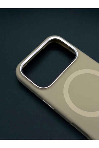 GENERAL جراب MagSafe من السيليكون الممتاز لجهاز iPhone 17 Pro - نحيف، مقاوم للصدمات، مع شحن لاسلكي.