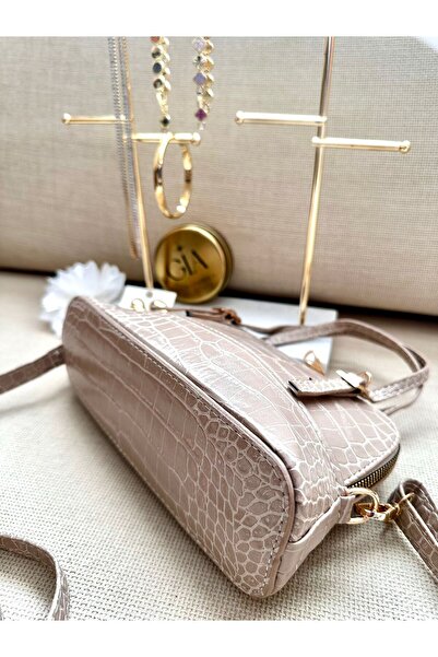 GİAccs. حقيبة صغيرة من الجلد اللامع