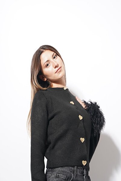 Pafi Moda سترة تريكو من ريزورت بيلك مزينة بأزرار على شكل قلب باللون الأسود