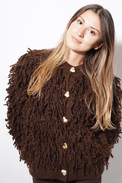 Pafi Moda Розташуйте пухнасте серце з ґудзиками трикотажний кардиган кавовий