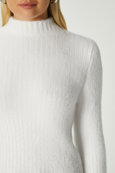 Ritnice Pulover alb din tricot pentru femei Walk cu guler semi înalt, cu margini ribbed și pufos 7052