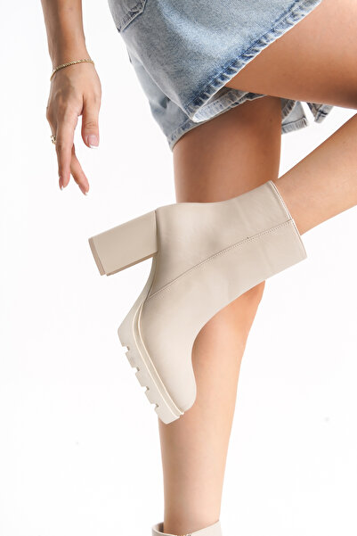 SİNAYN MODA KADIN BEJ CİLT YUVARLAK BURUNLU KALIN TOPUKLU DÜZ BOT