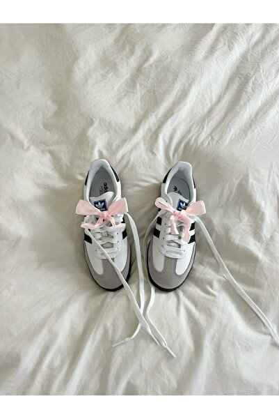 Shiklik Ayakkabı için güzel bir çift riban bağcık, her bir riban bağcığın uzu...