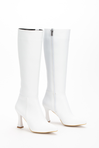 Blacktavern حذاء طويل بمقدمة مدببة أسود بكعب 9 سم