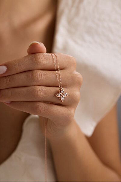 Nereze 925 Ayar Gümüş Rose Kaplama Minimalist Dört Yapraklı Çiçek Motifli Kolye