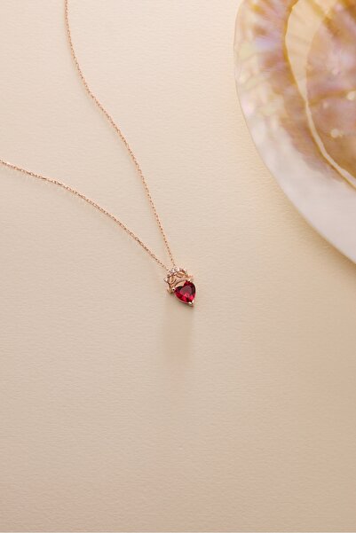 Nereze 925 Ayar Gümüş Rose Kaplama Kırmızı Kalp Taşlı Kraliçe Kolye