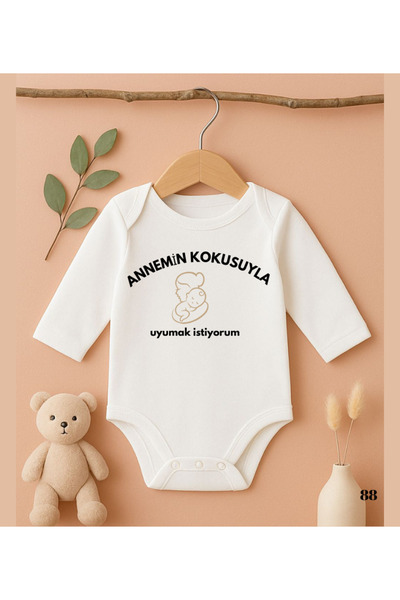 MODAT I Want to Sleep with the Smell of My Mother Written Printed Baby Bodysuit