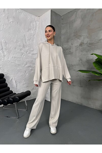 Elif Özbey Butik طقم سويت شيرت بفتحة جانبية من موديل تايتون