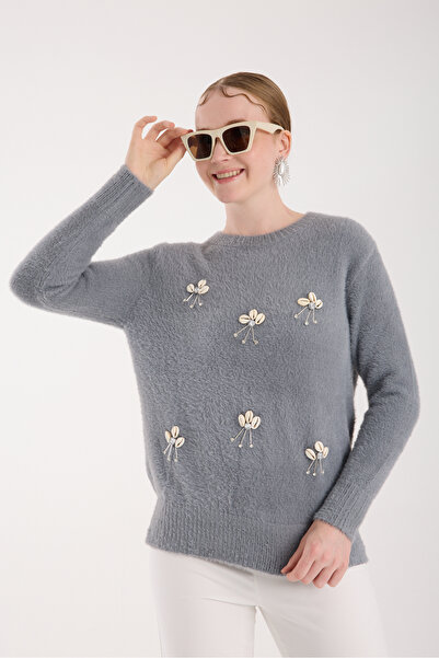 Moda Days سترة تريكو نسائية ذات ياقة دائرية ولون رمادي مع إكسسوار أمامي