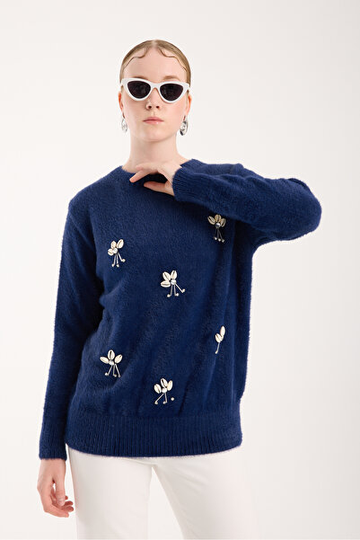 Moda Days سترة نسائية محبوكة بياقة دائرية ولون كحلي داكن مع إكسسوار أمامي